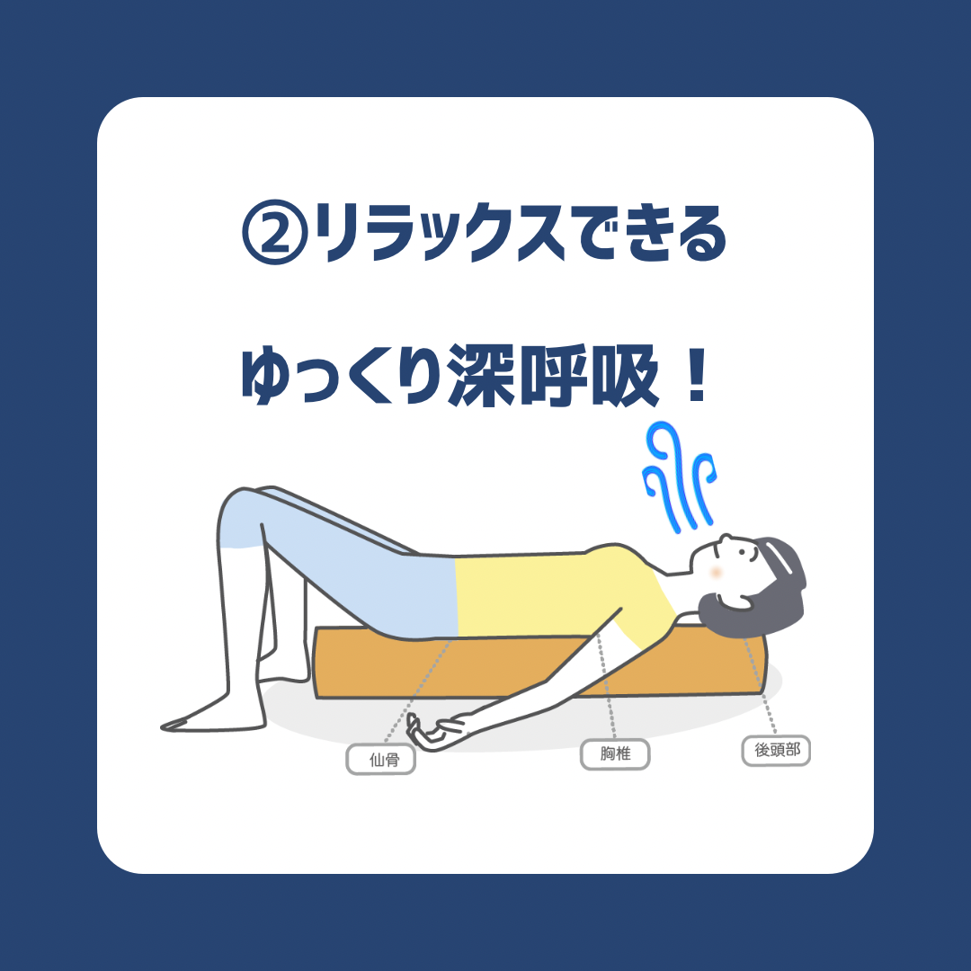 腕を触る女性